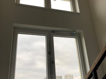 automatické otevírání oken pro požární větrání schodiště