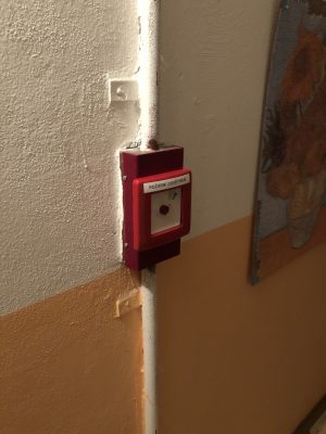 požární tlačítko pro spuštění požárního odvětrání