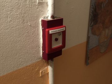 požární tlačítko pro spuštění požárního odvětrání