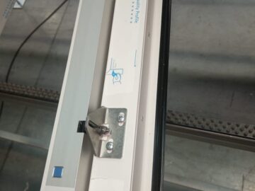 Detail automatického otvírače oken FTA600 DF s elektrickým zámkem FV4-R